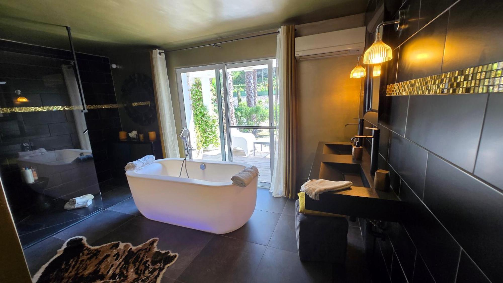 Queen Room Garden View