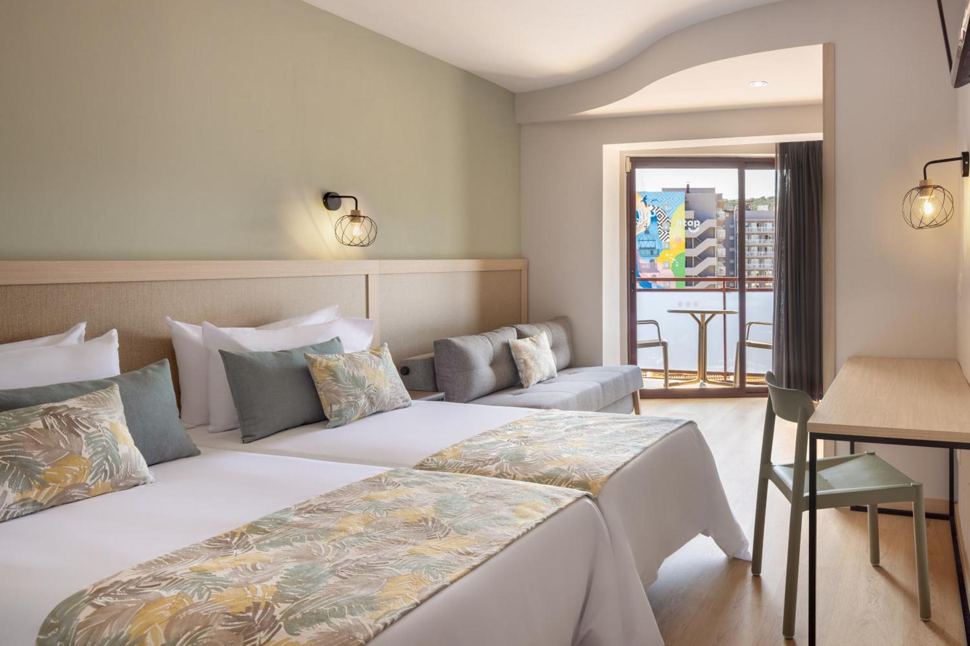 Chambre Double Supérieure - Vue sur Piscine