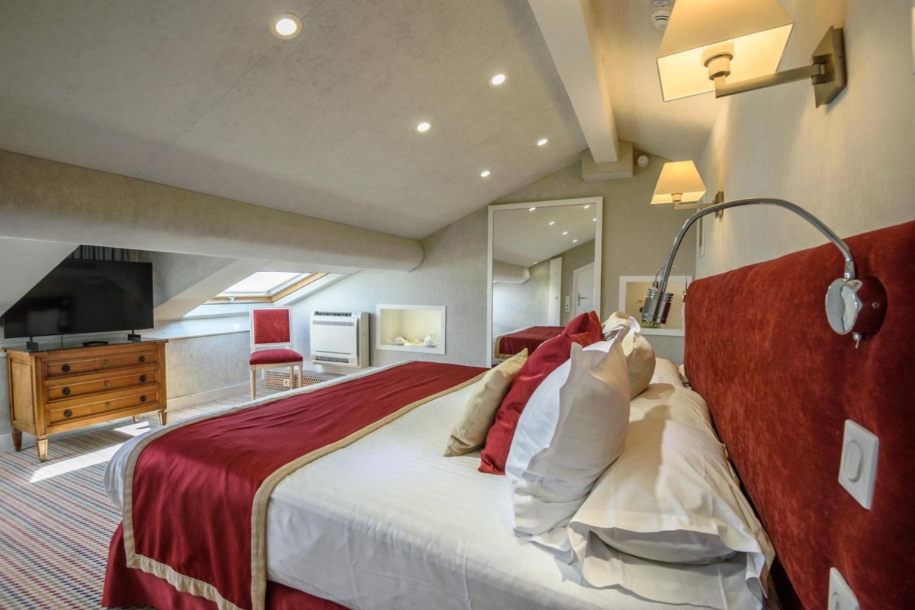 Family Suite Attic Flat partial Sea City View