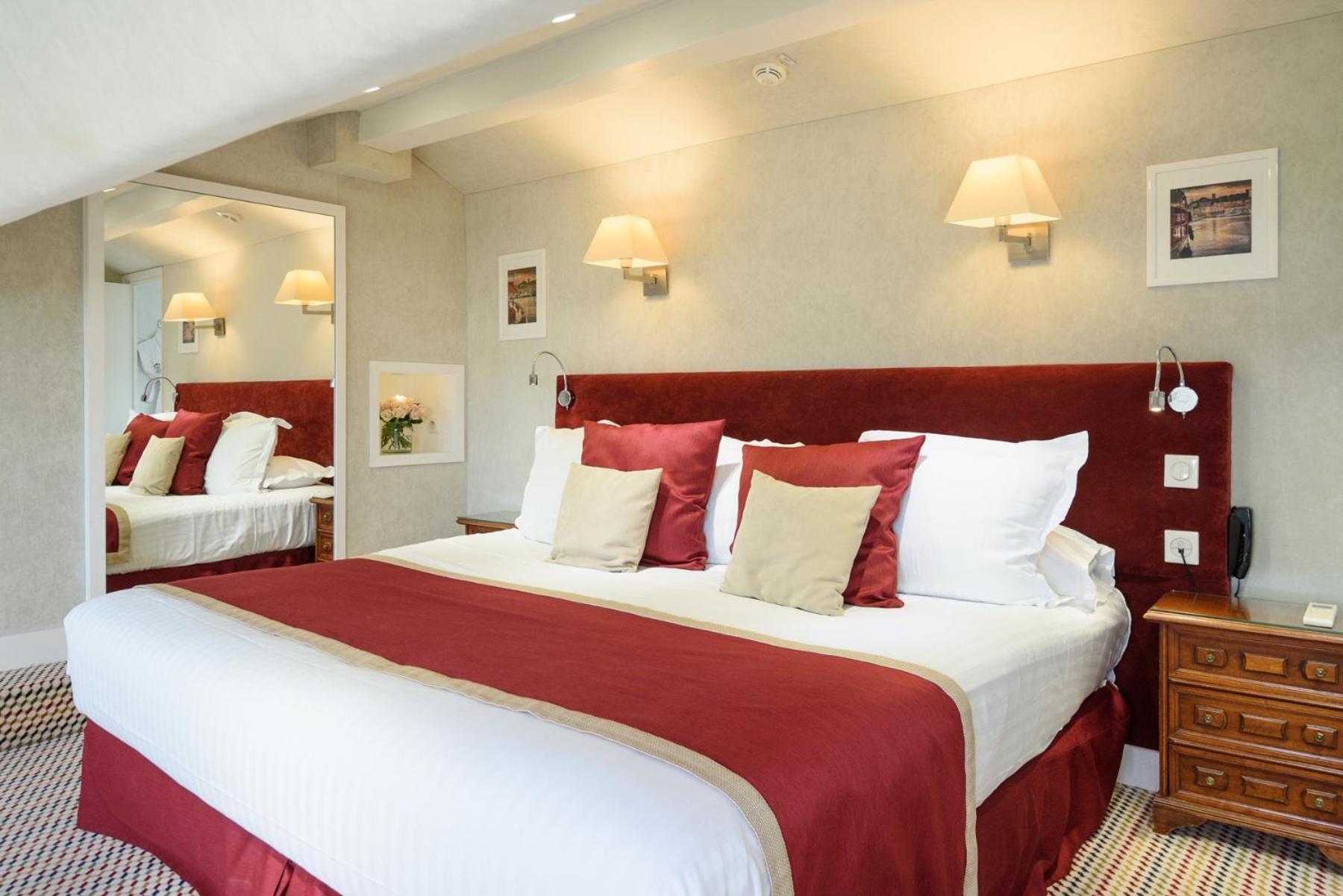 Family Suite Attic Flat partial Sea City View