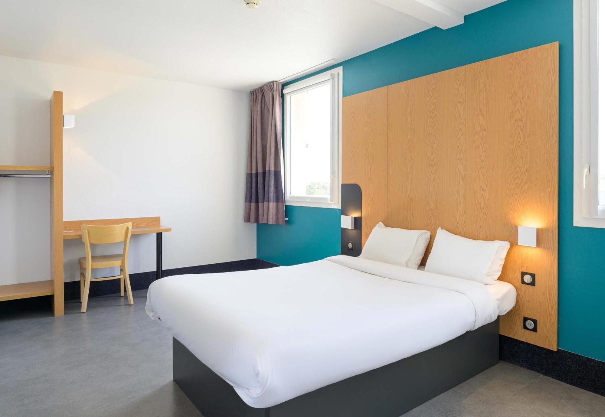 Chambre Double - Accessible aux Personnes à Mobilité Réduite