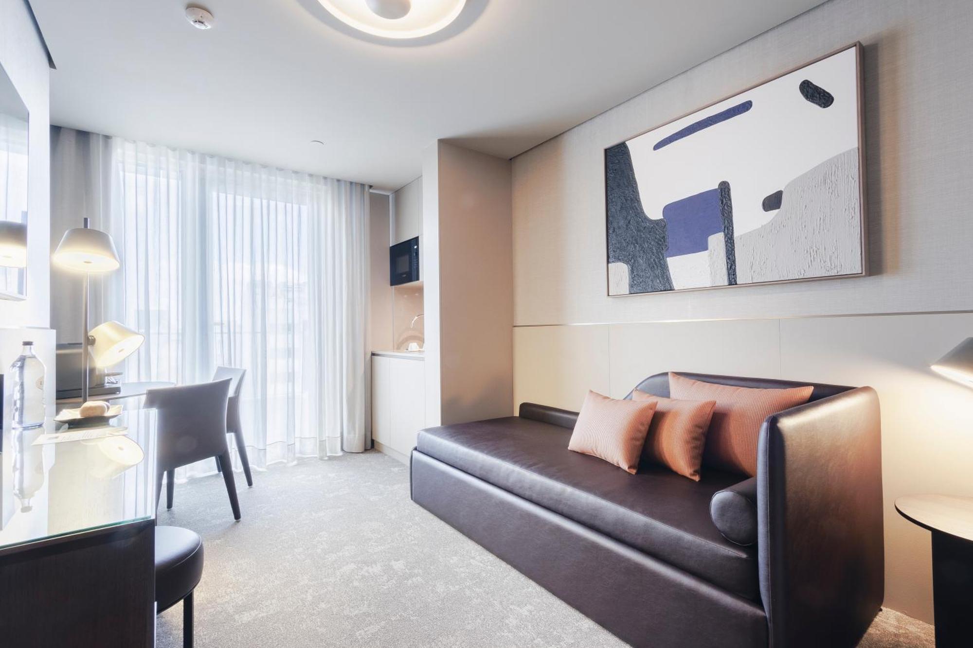Duplex Suite Kitchenette