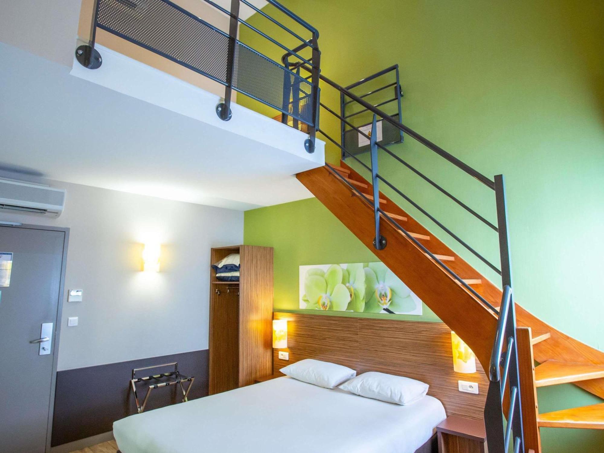 Standard Family Suite One Double Bed Twin Beds