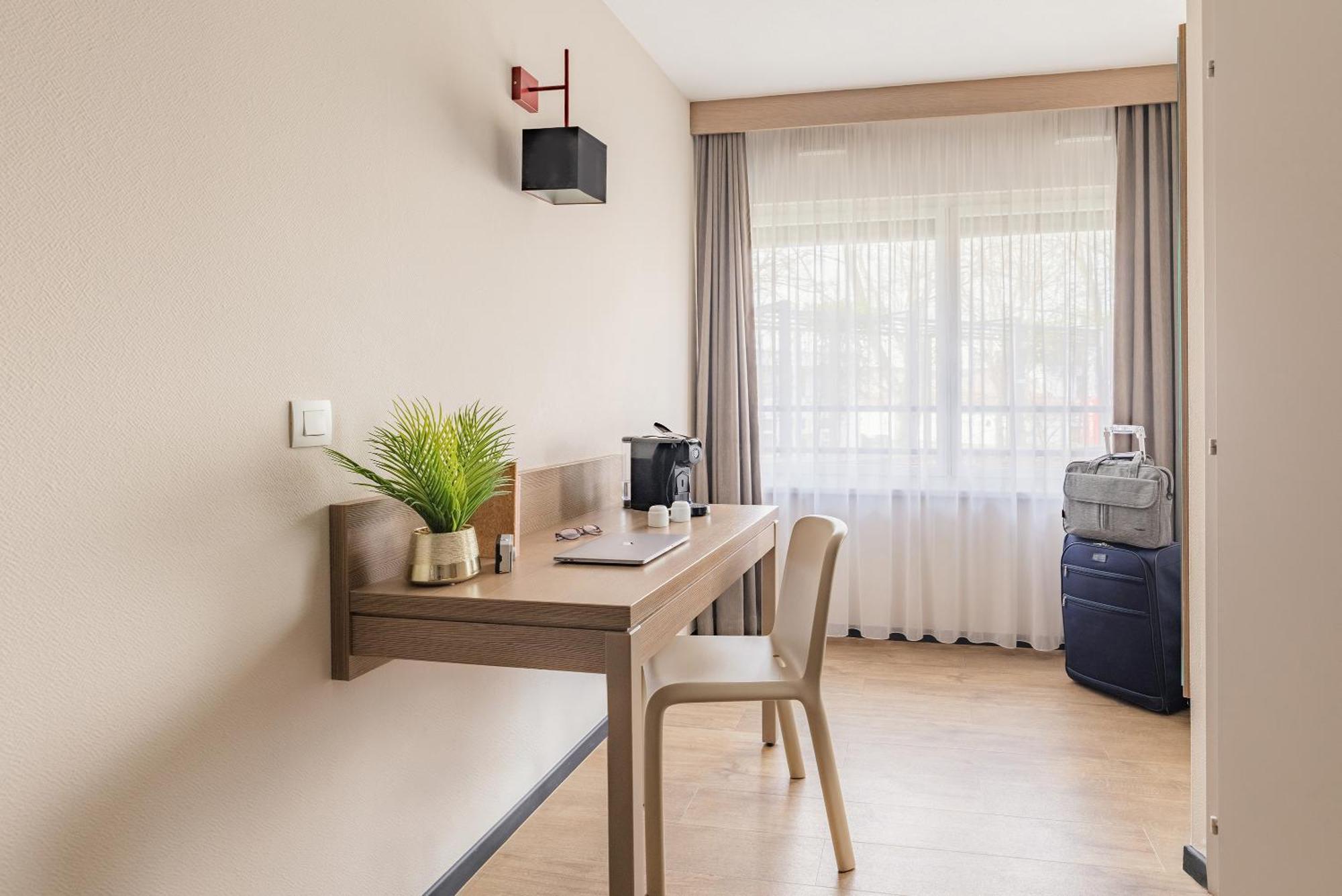 Studio 2 Single Beds