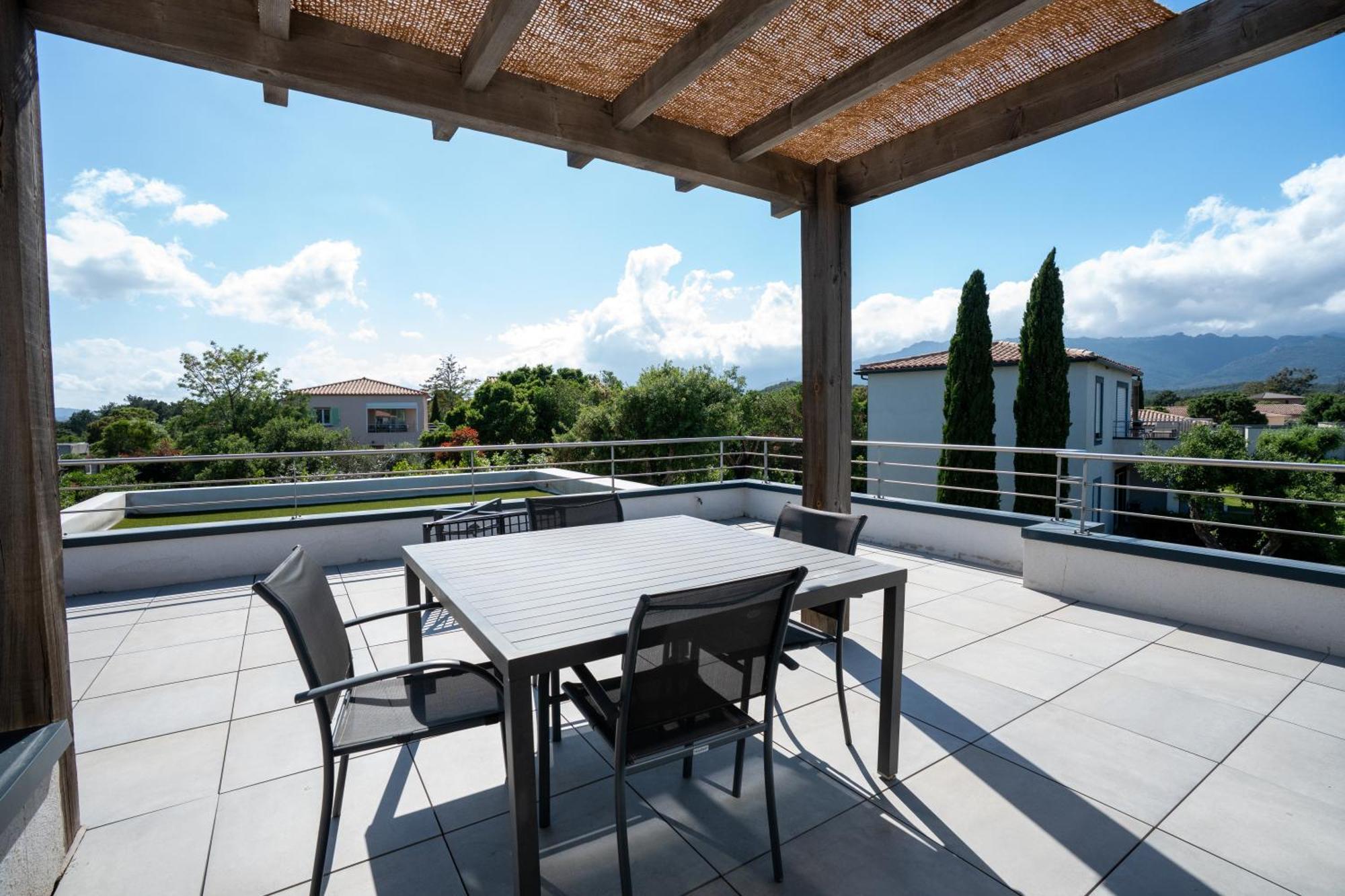 One-Bedroom Apartment Air Conditioning Large Terrace Panoramic View