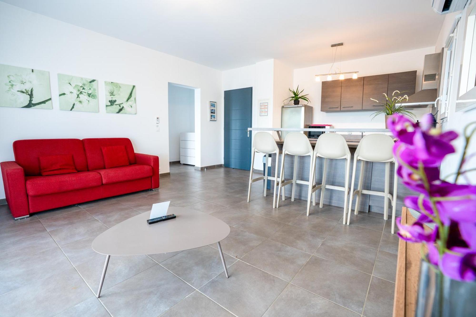 One-Bedroom Apartment Air Conditioning Terrace Swimming pool View