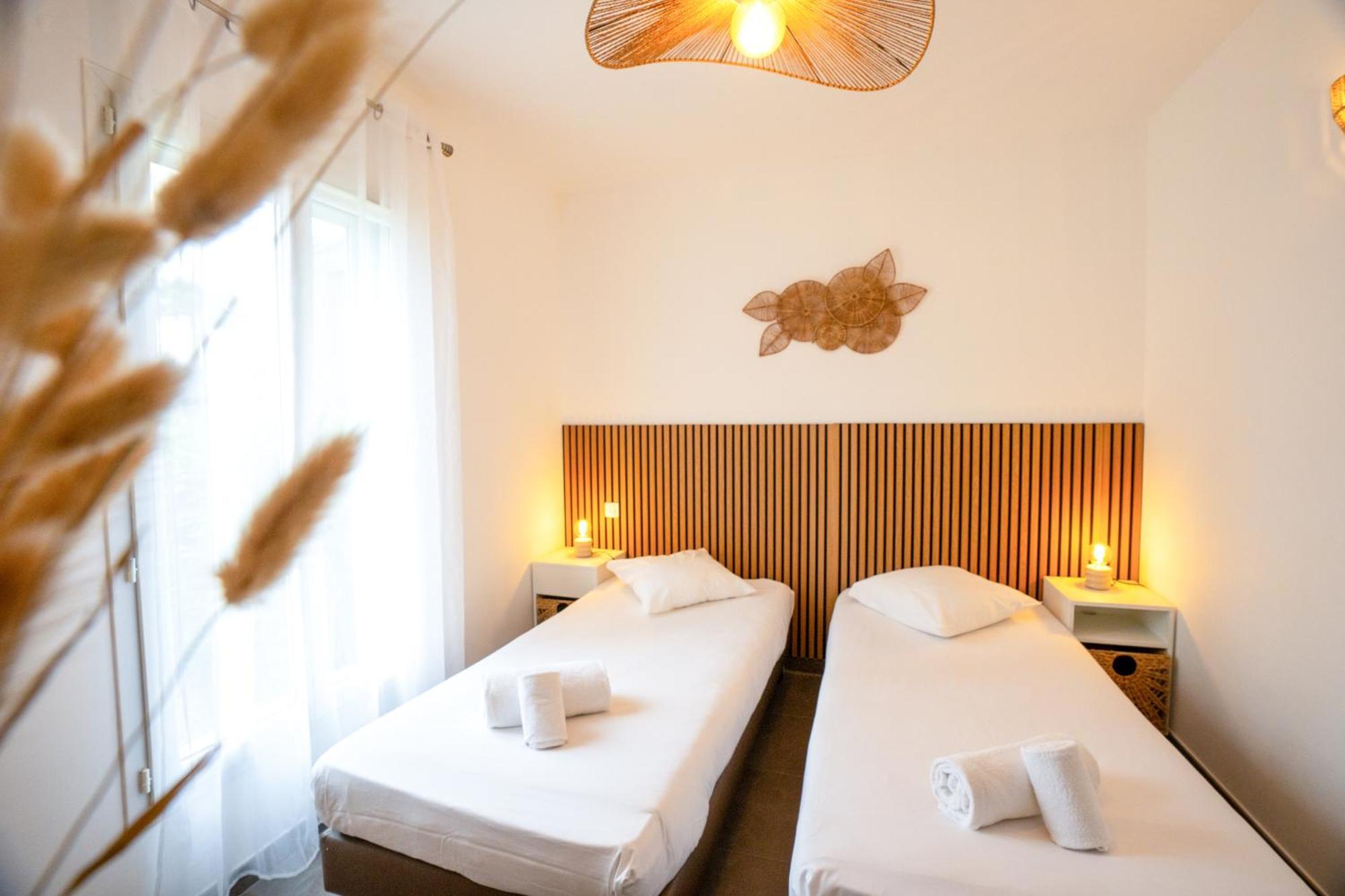 Two-Bedroom Apartment Air Conditioning Terrace