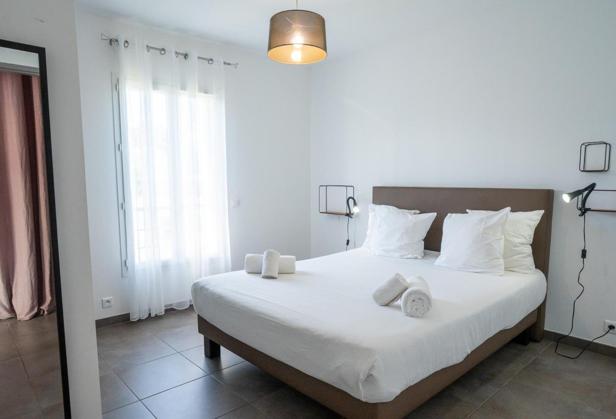 One-Bedroom Apartment Air Conditioning Large Terrace Panoramic View