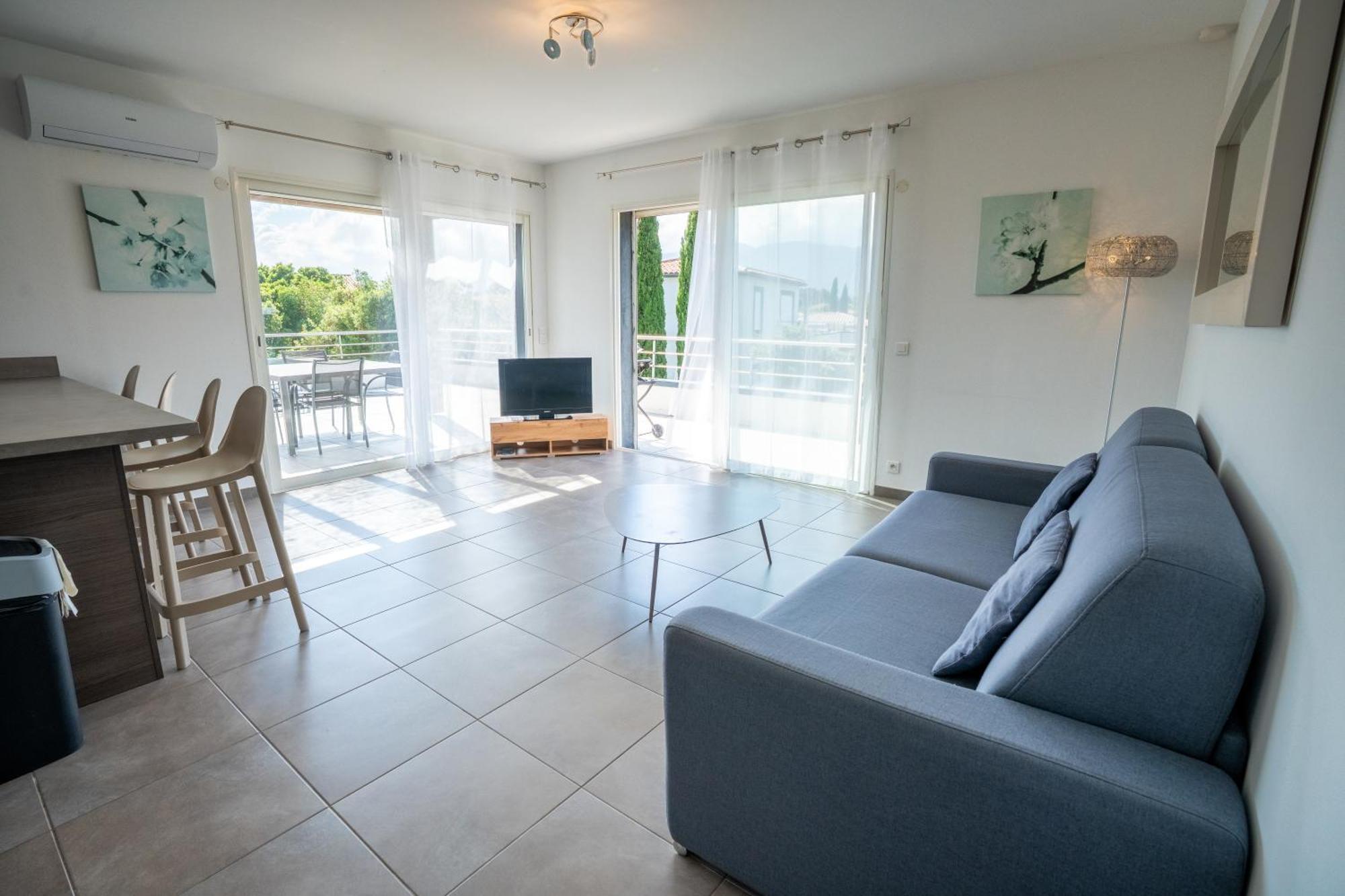 One-Bedroom Apartment Air Conditioning Large Terrace Panoramic View