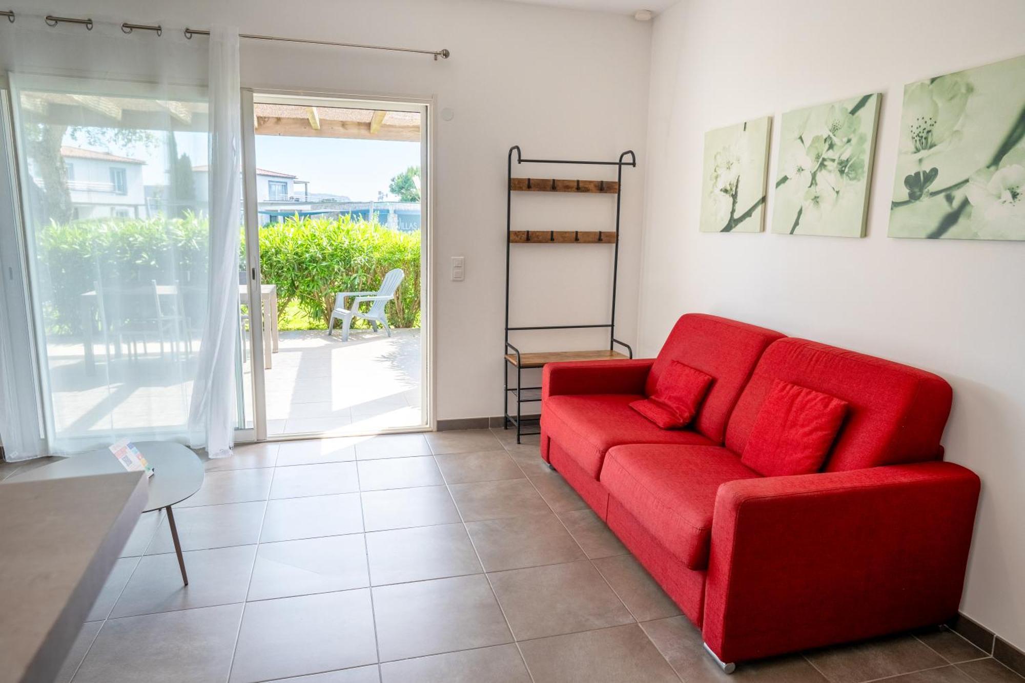 One-Bedroom Apartment Air Conditioning Terrace Swimming pool View