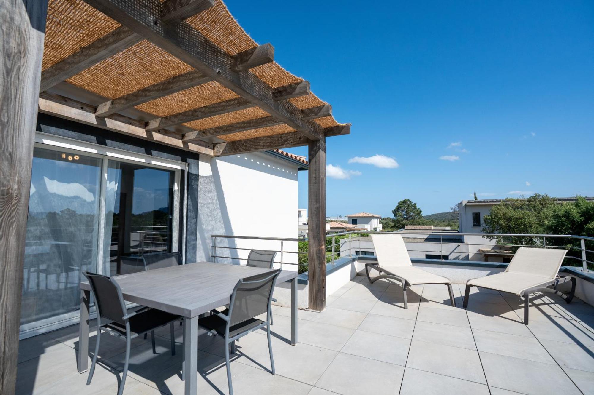 One-Bedroom Apartment Air Conditioning Large Terrace Panoramic View
