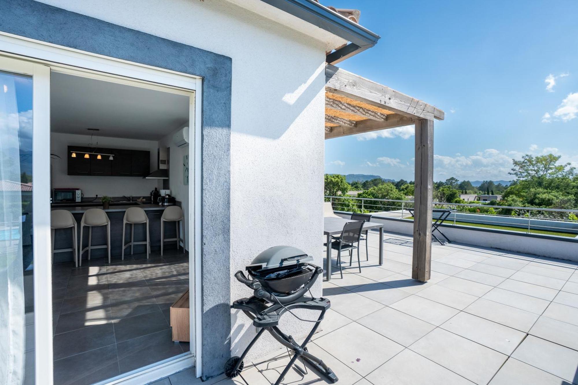 One-Bedroom Apartment Air Conditioning Large Terrace Panoramic View