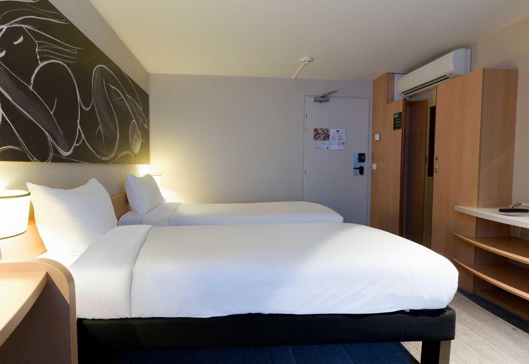 Twin Room,1772111969:JPEG