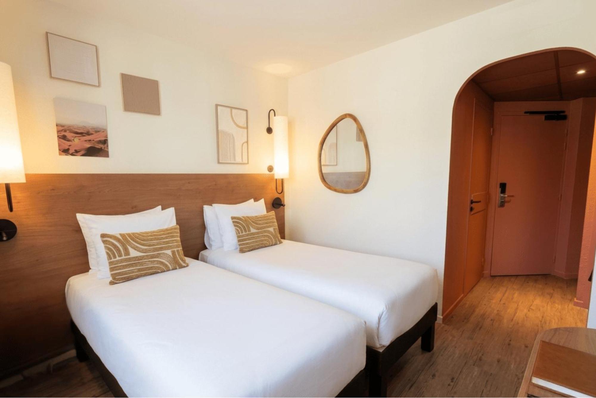 Twin Room Garrigue side