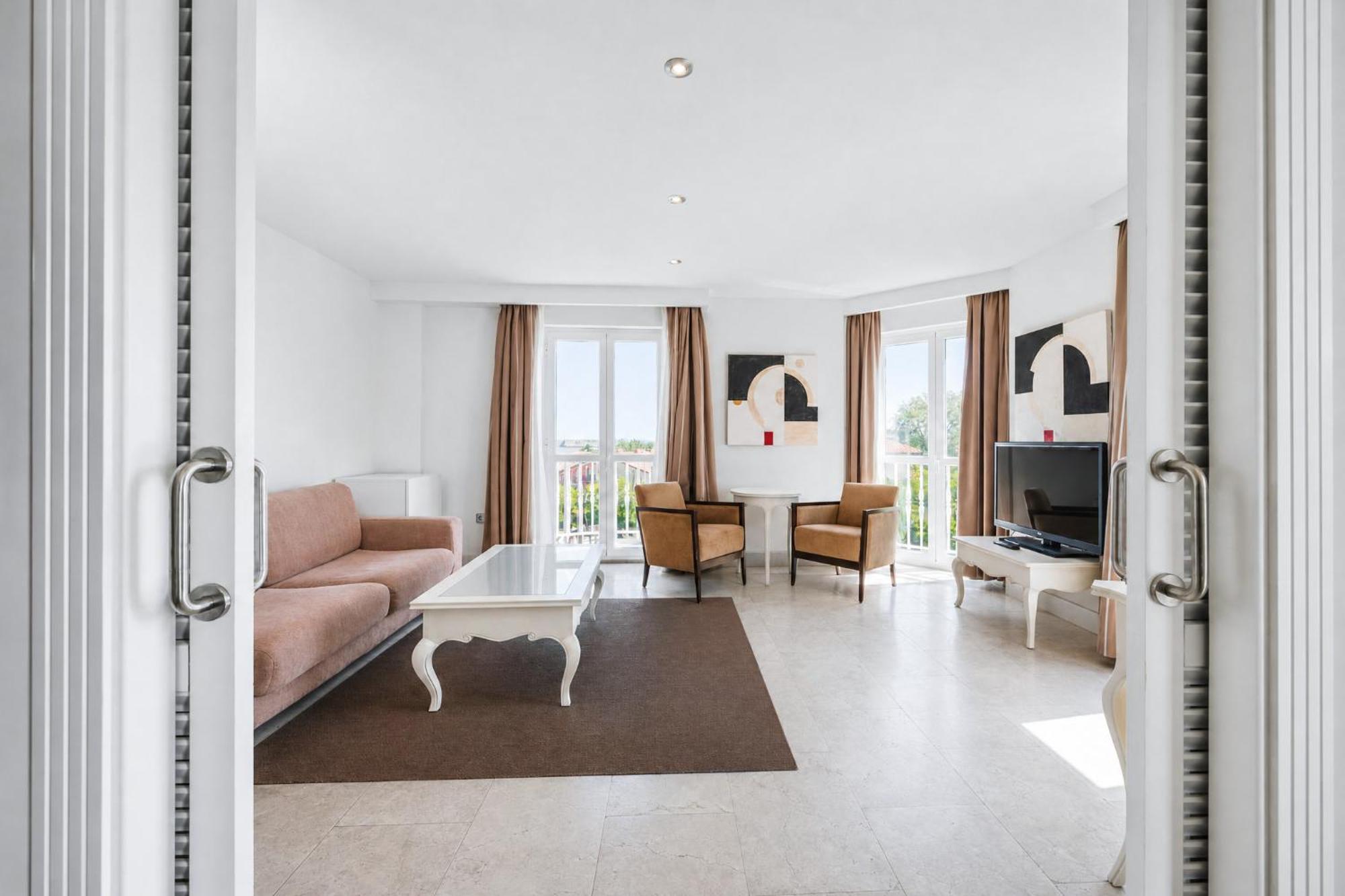 Double Room Lounge