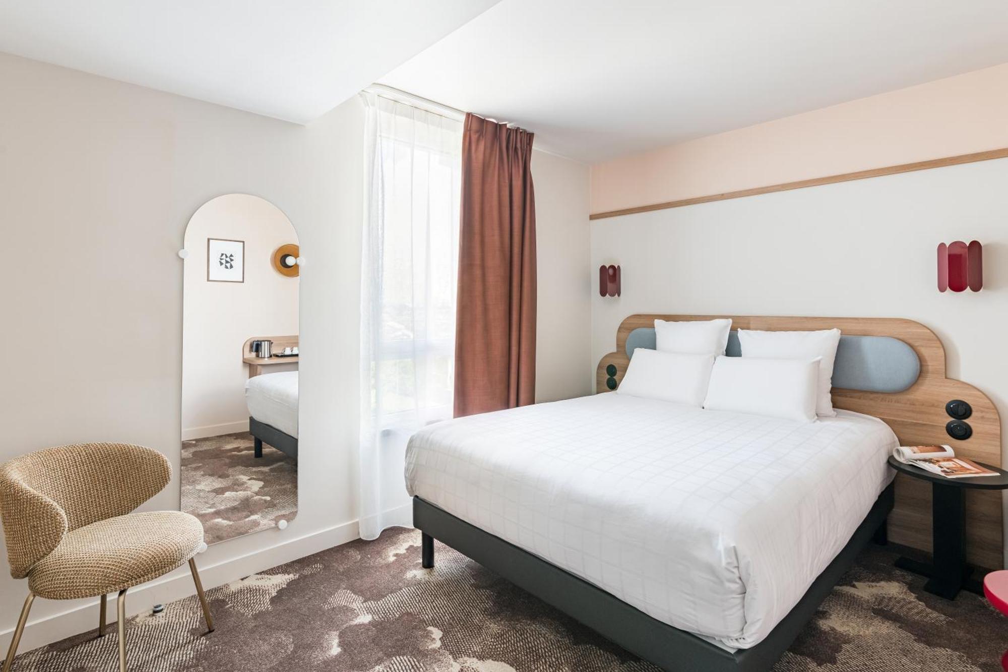 Superior Queen Room One Queen Bed
