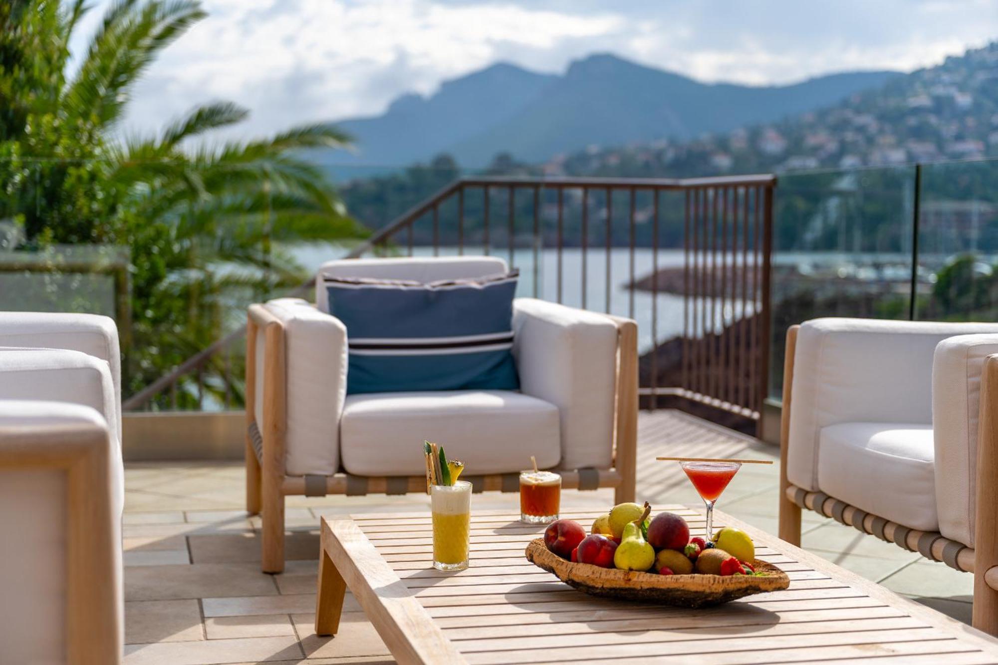 Villa 3 Pièces avec Vue sur Mer / Terrasse / Bain à Remous