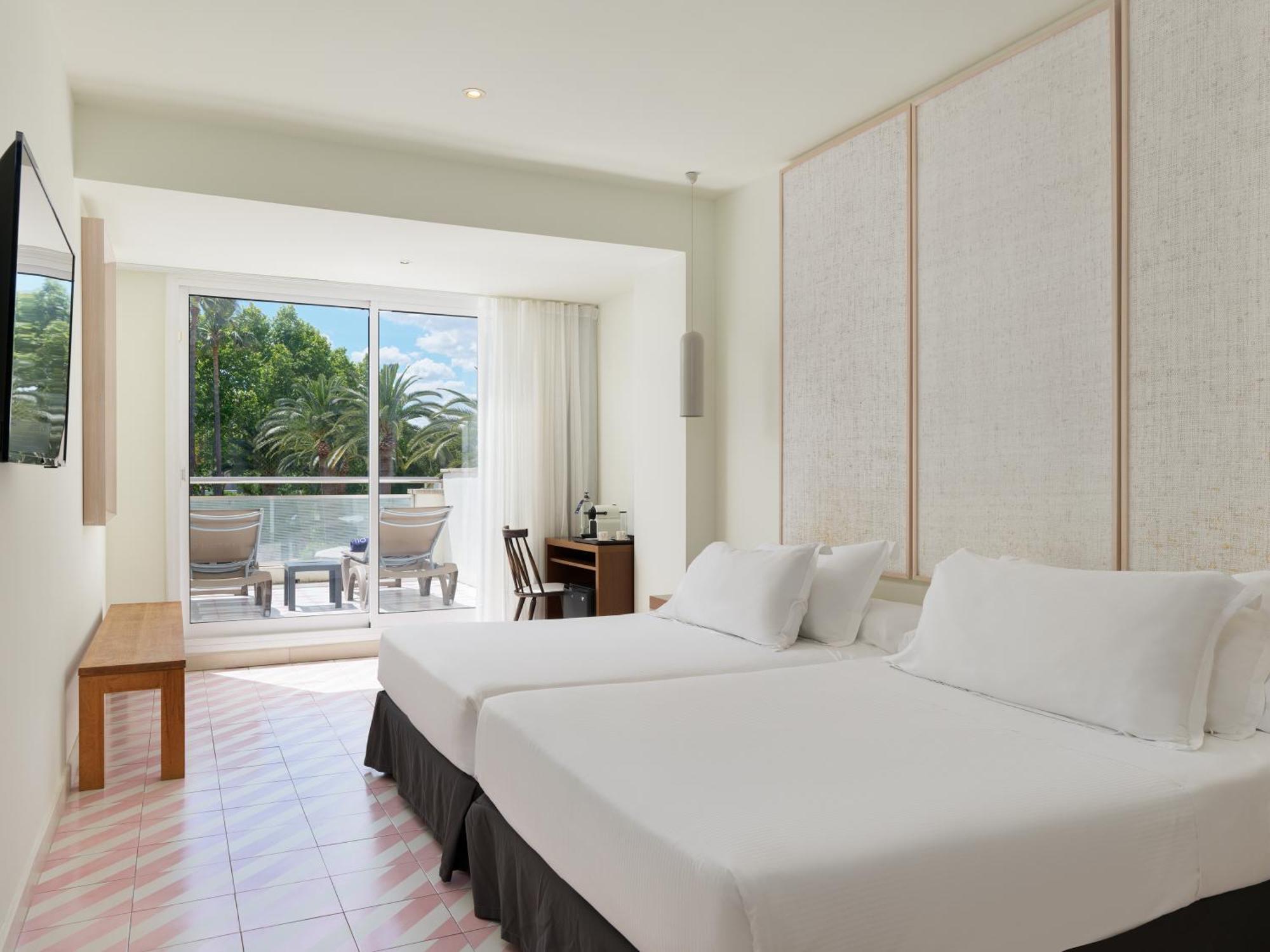 Deluxe Double or Twin Room 1 or 2 beds