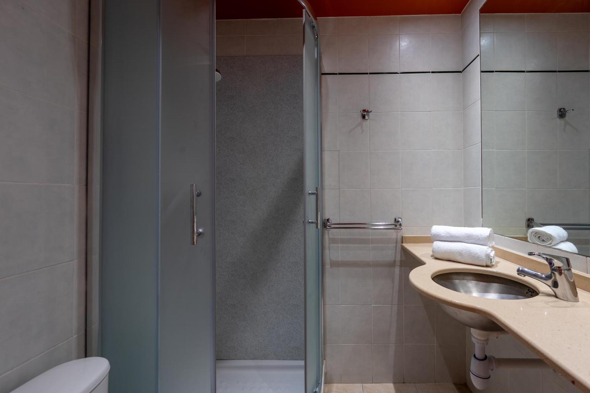 Triple Room Shower