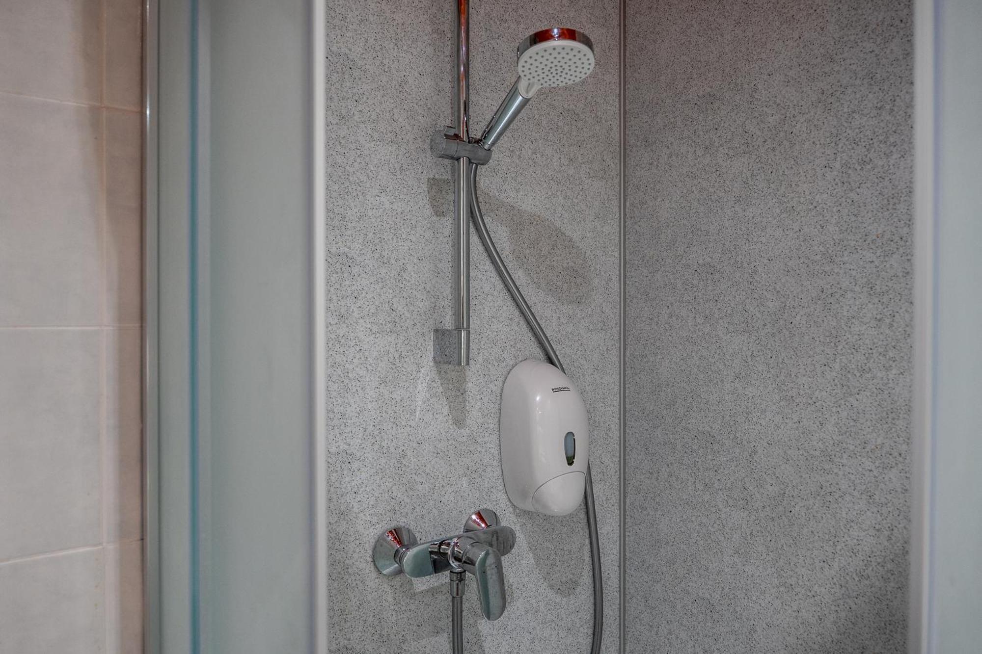 Triple Room Shower