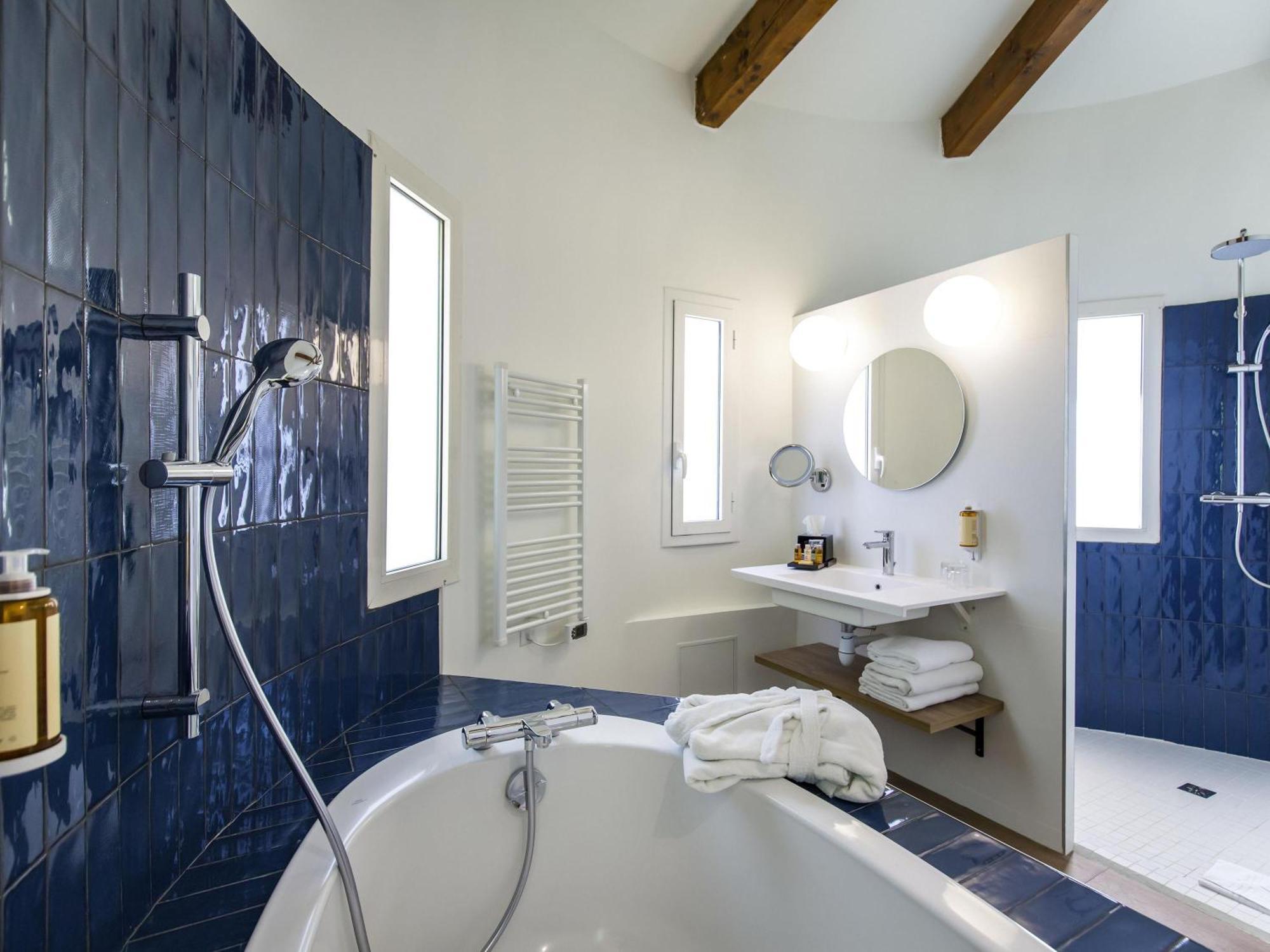 Junior suite 1 double bed 1 sofa bed Garden View