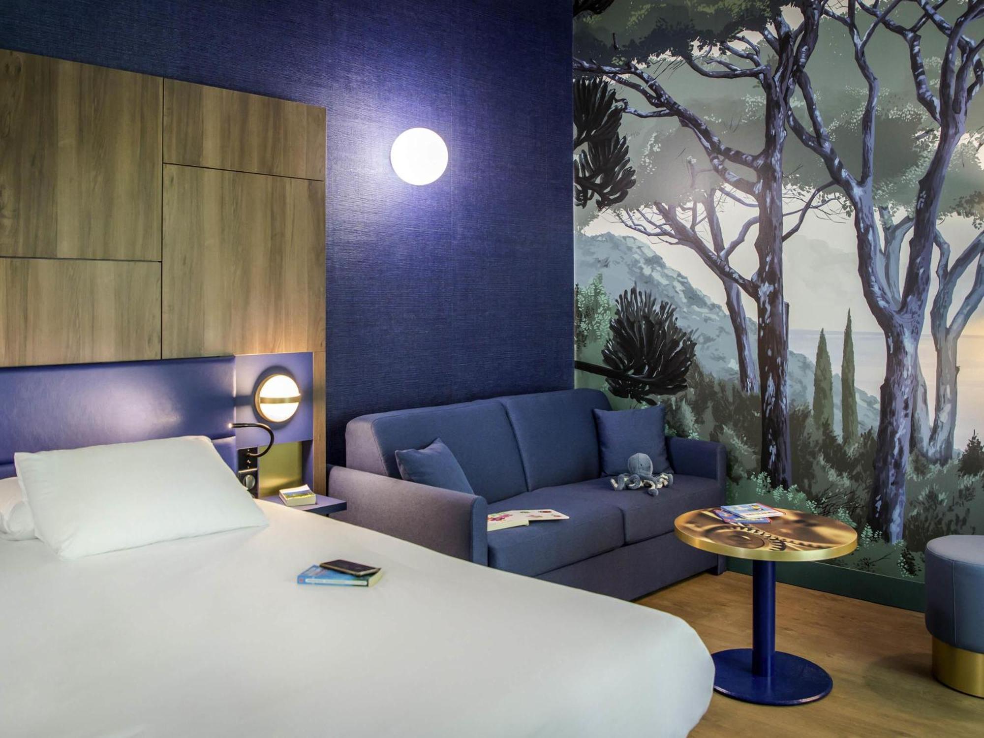 Junior suite 1 double bed 1 sofa bed Garden View