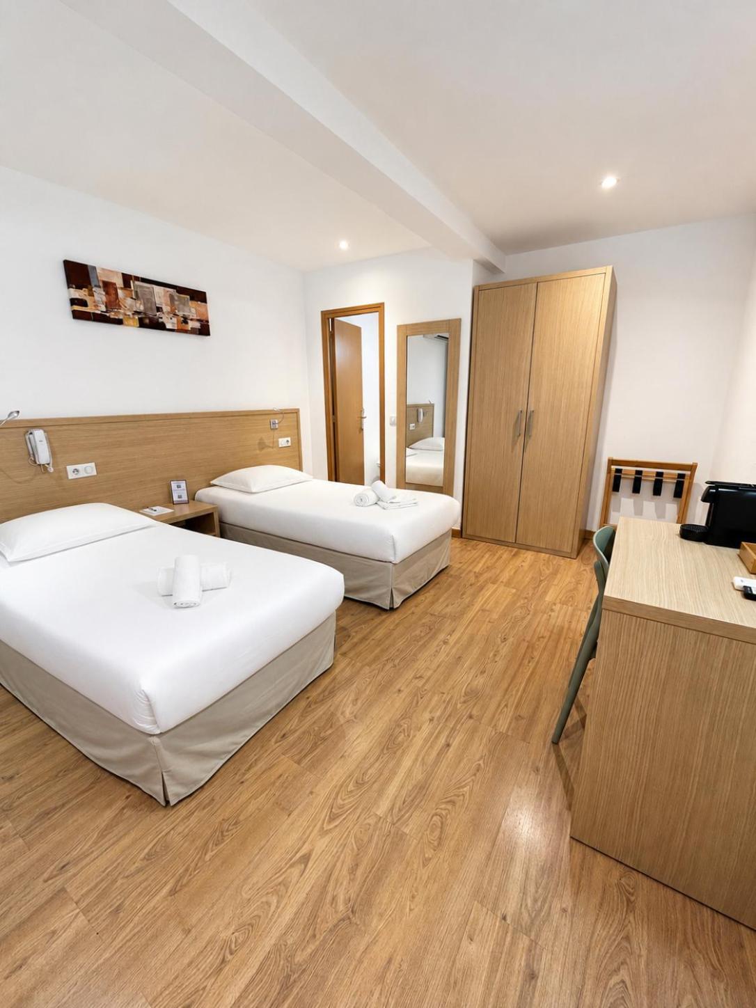 Economy Twin Room Street Level