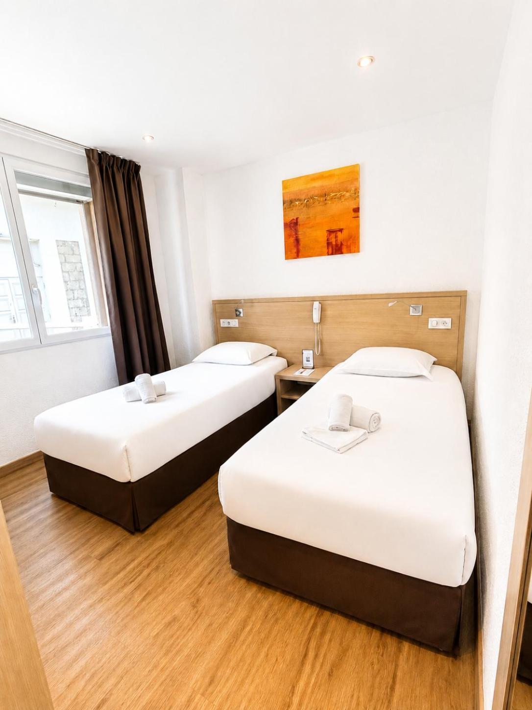 Economy Twin Room Street Level