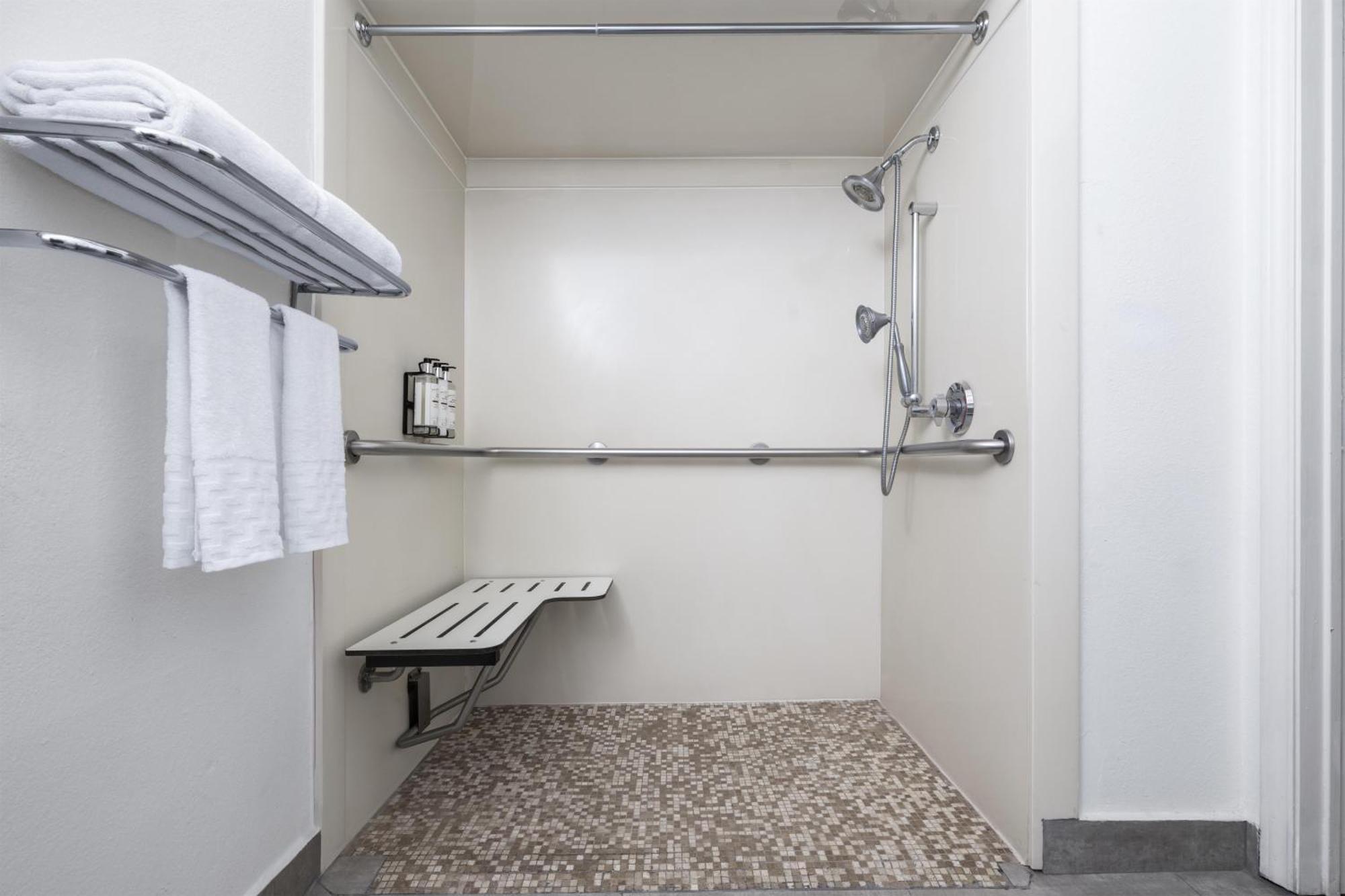 Queen Suite Two Queen Beds Sofa Bed Roll Shower Disability Access or Non-Smoking