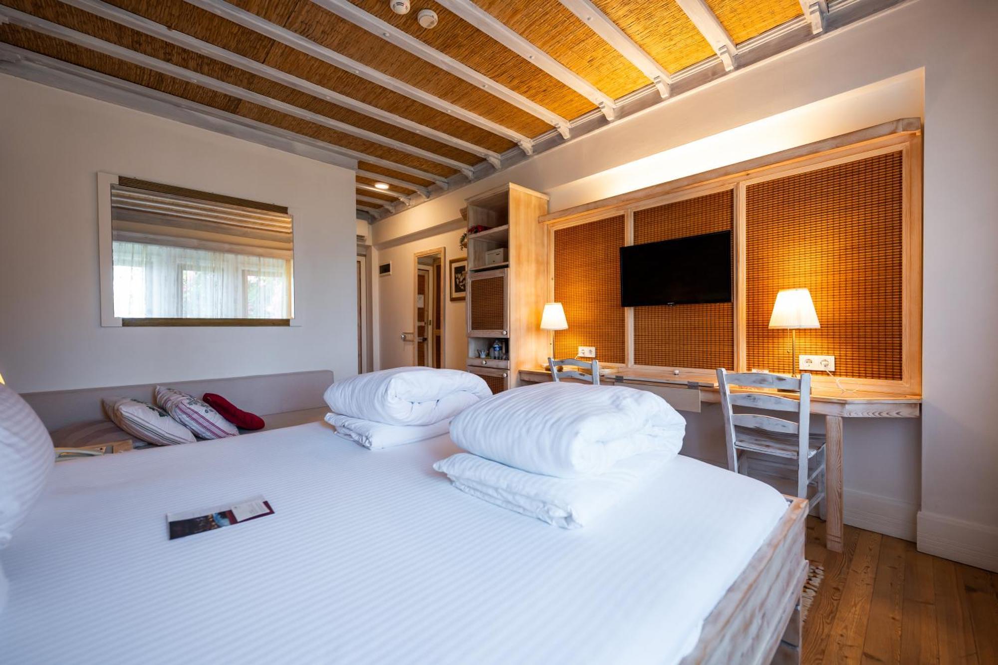 Standard Double or Twin Room Garden View