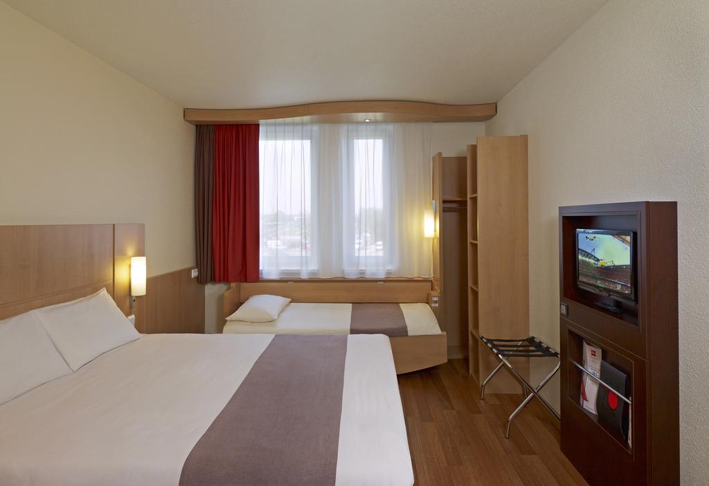 Chambre Familiale Standard avec 1 Lit Double et 1 Lit Simple