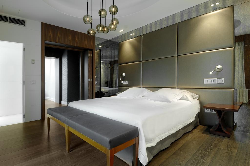 Suite,211975610:JPEG