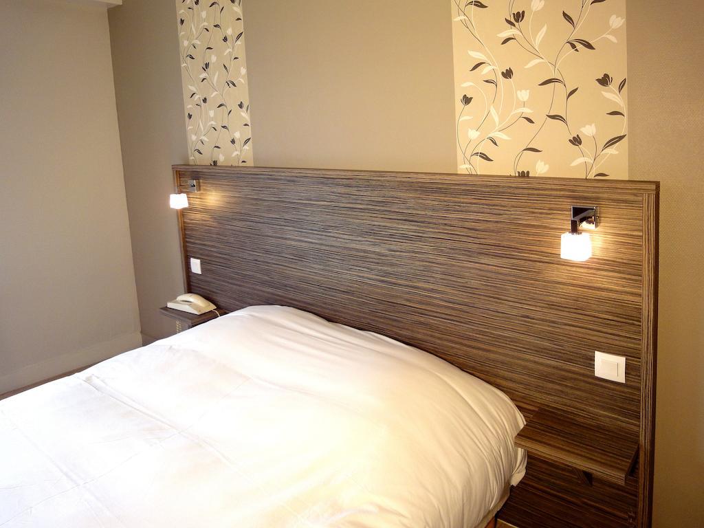 Chambre Double Économique avec Salle de Bains et Toilettes Communes