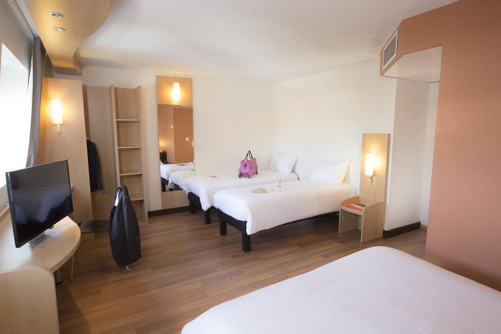 Standard Double Room with Twin Beds,272406381:JPEG