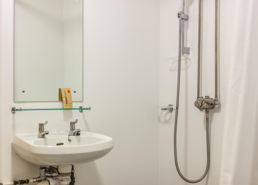 Single Room Private External Bathroom