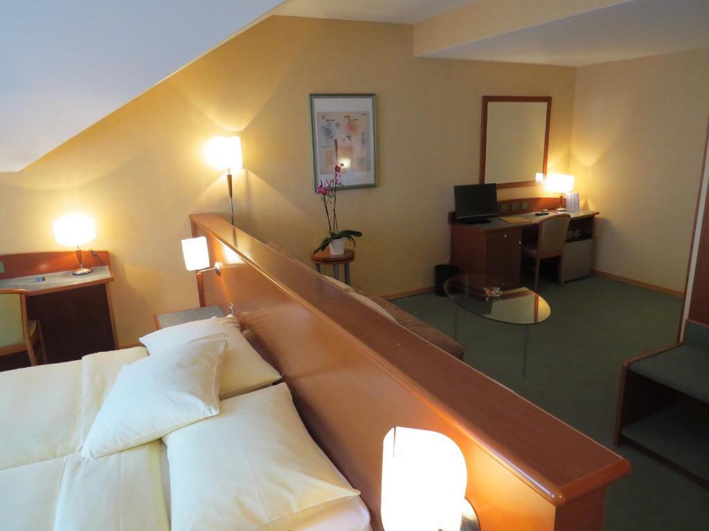 Junior Suite Lake View,27405392:JPEG