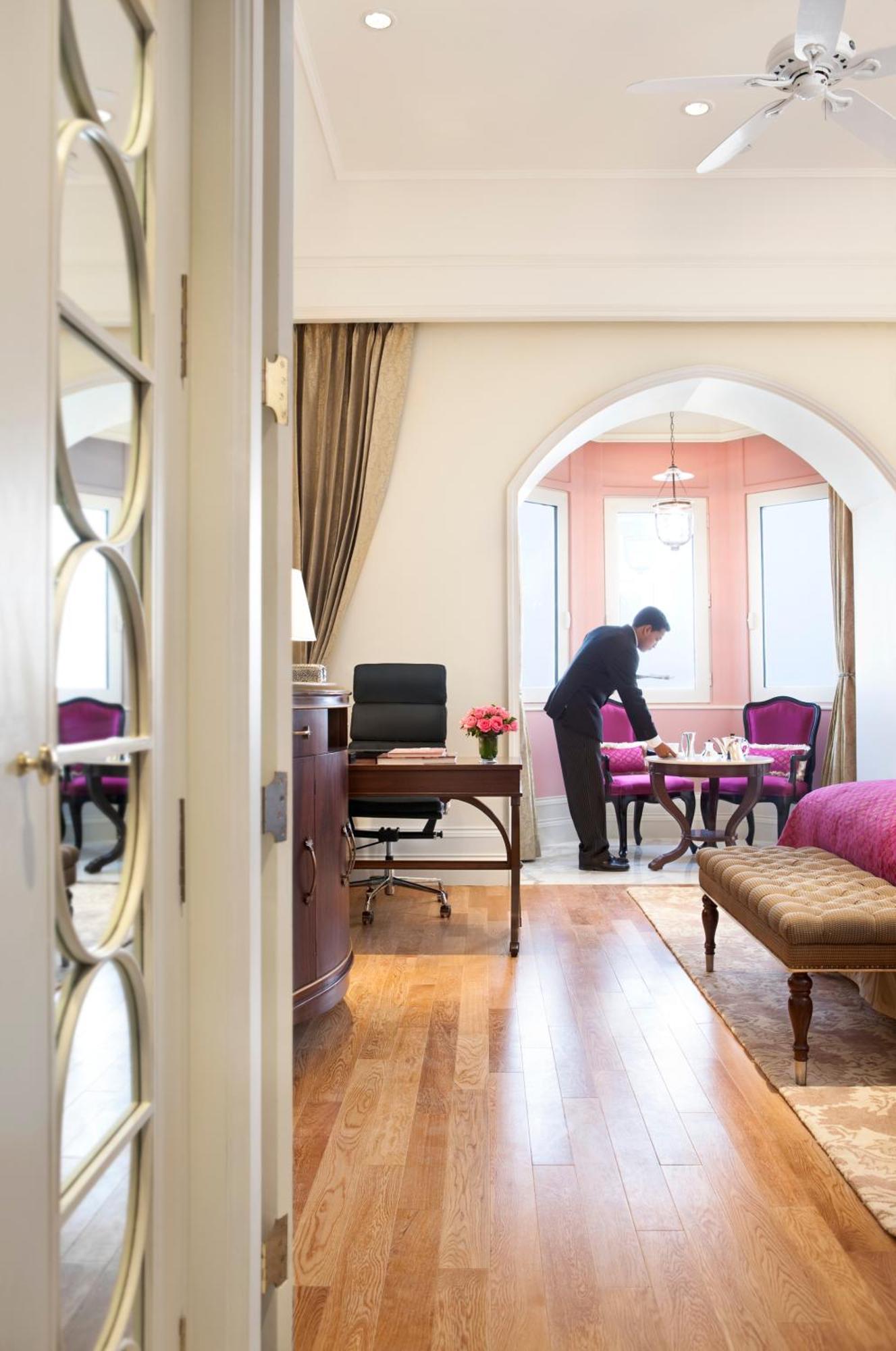 Chambre Club Taj avec Lit King-Size - Vue sur Mer et Transfert Aéroport Aller Simple Gratuit