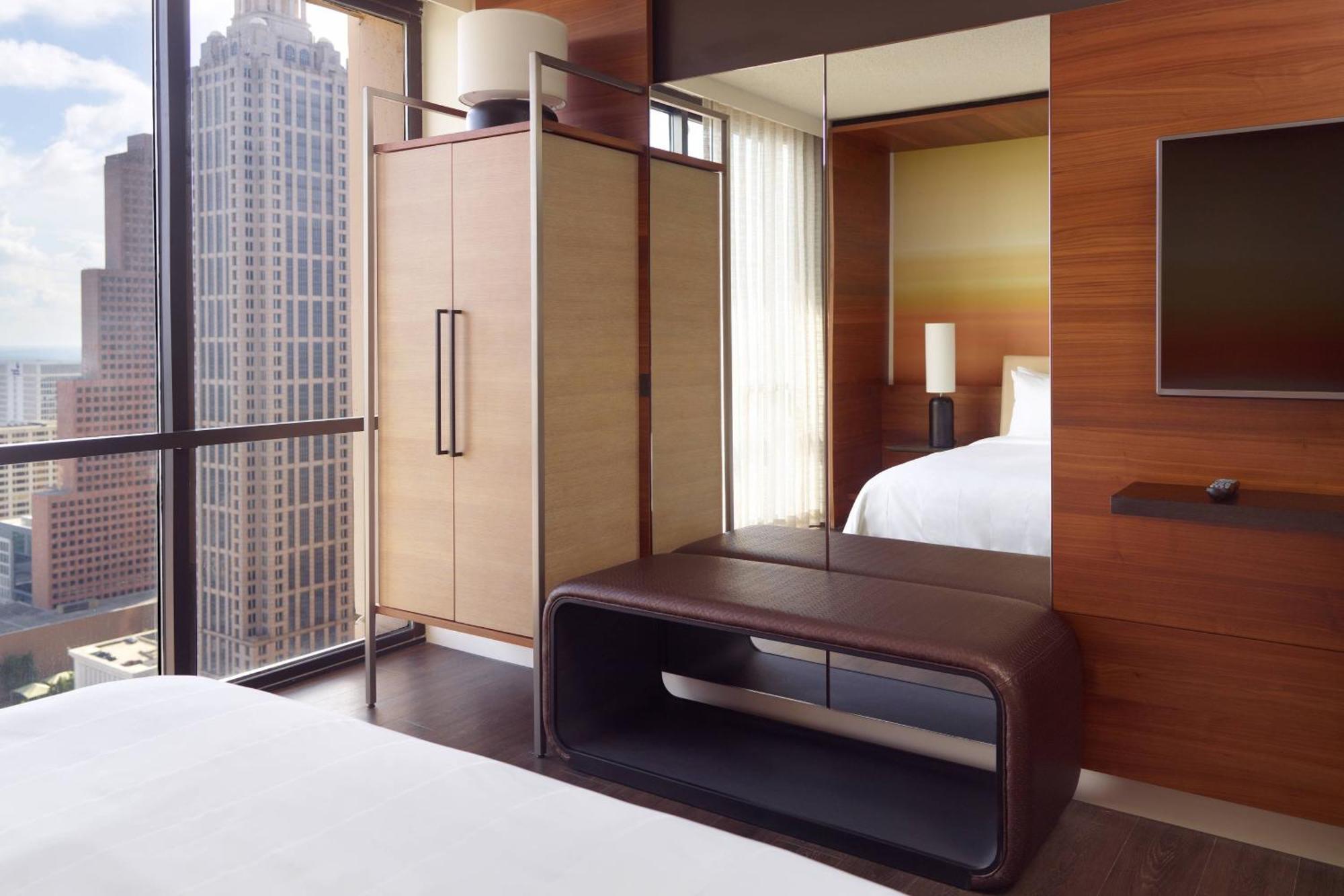 Hébergement Lit King-Size - Étage Concierge - Vue sur Ville