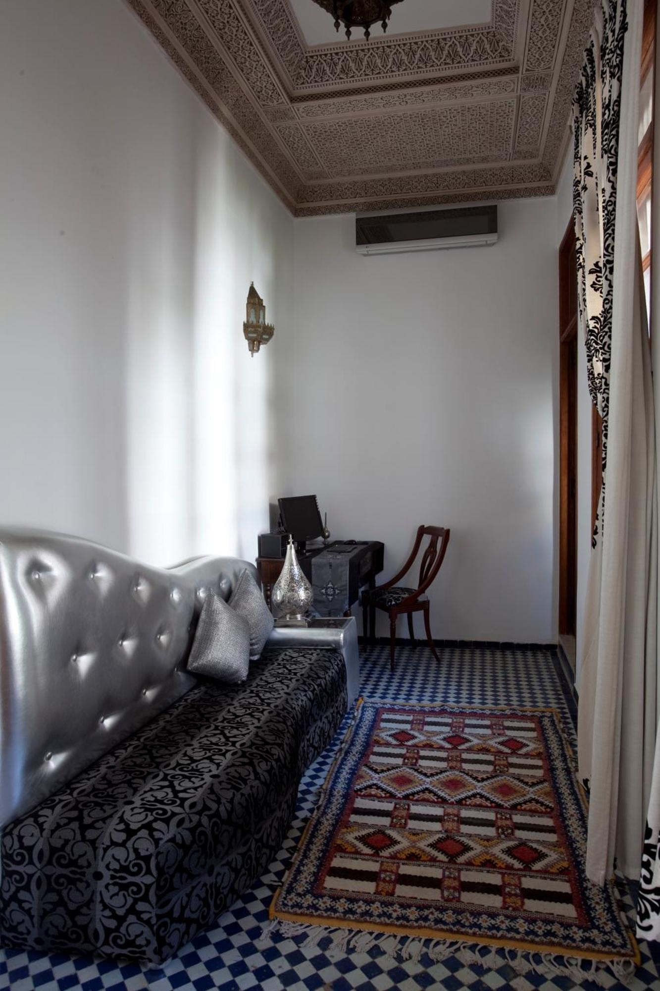 Casablanca Suite,547695033:JPEG
