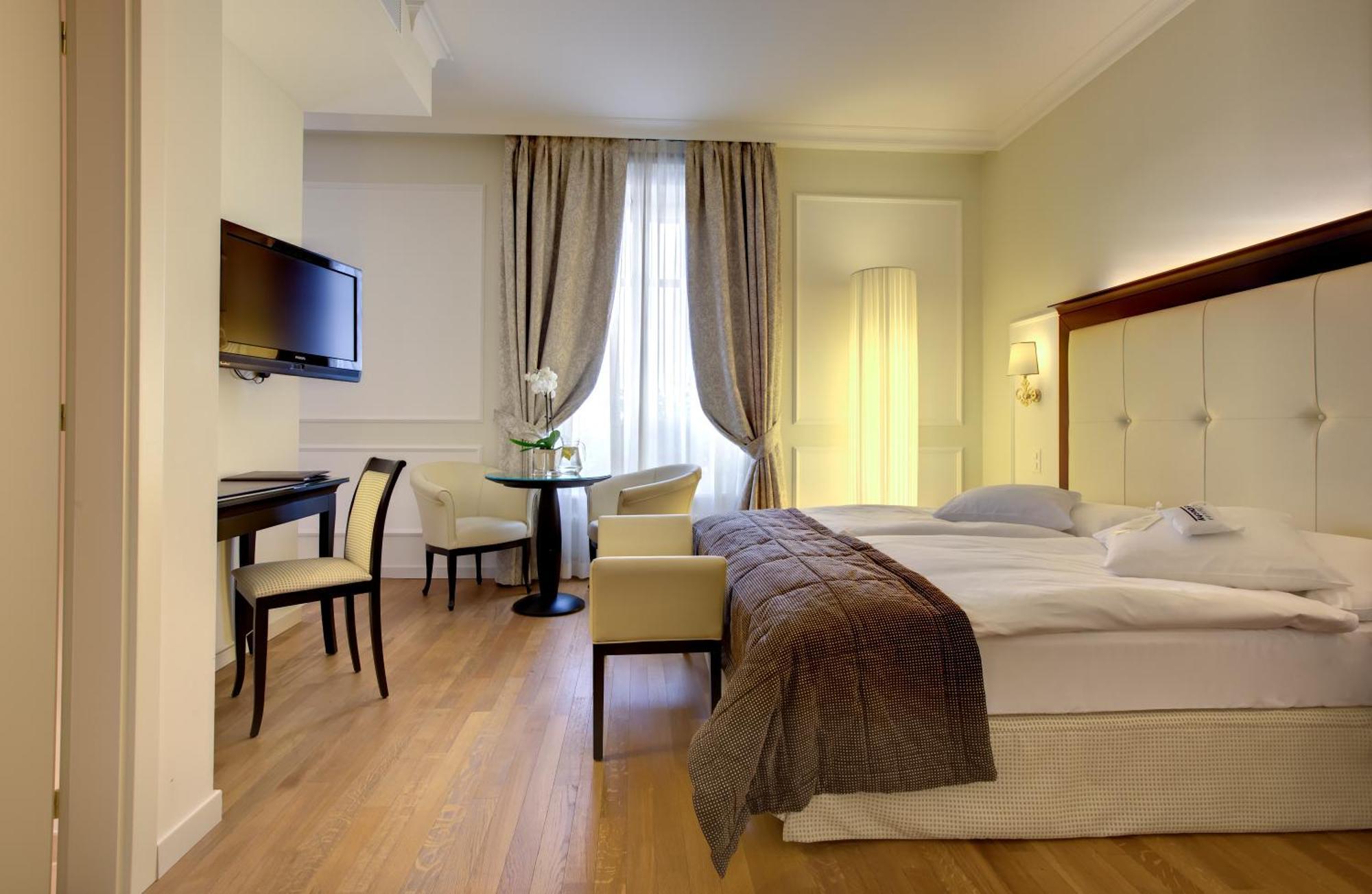 Superior Double Room Lake View