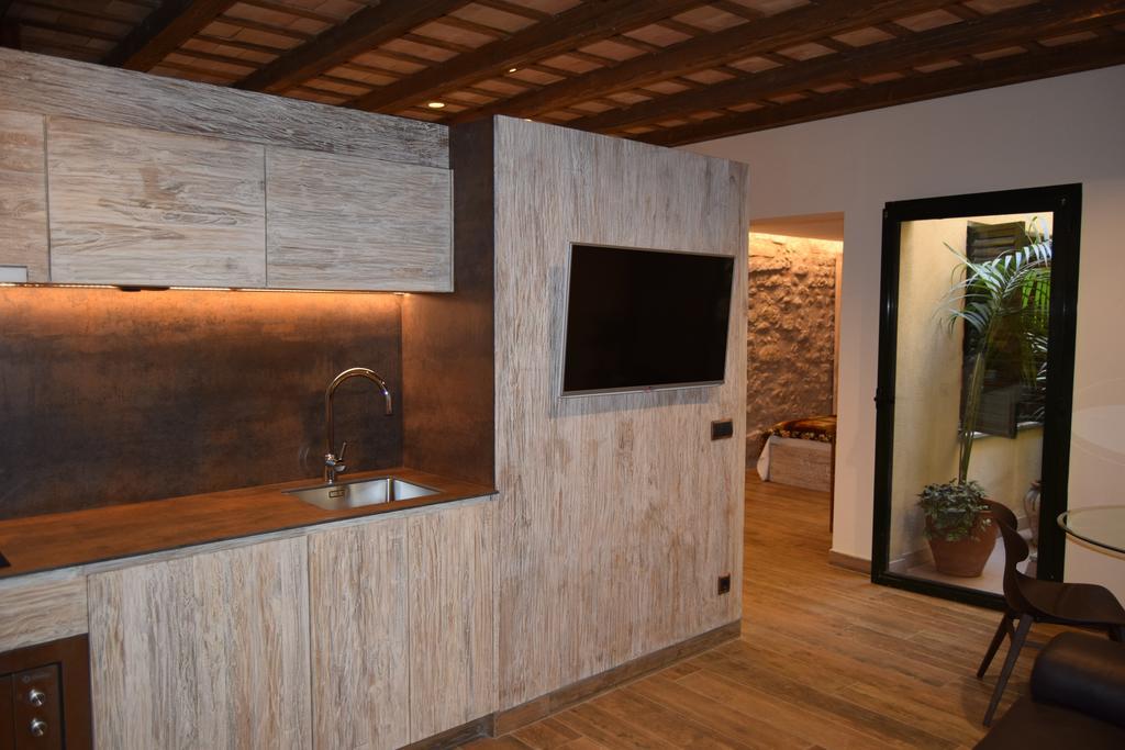 Studio Deluxe
