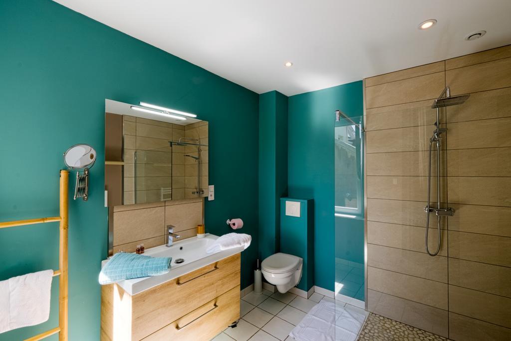 Deluxe Double Room Shower,1615695084:JPEG