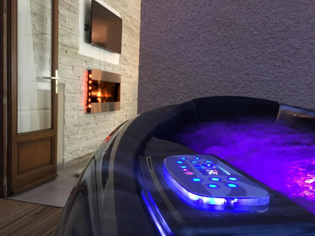Luxury Loft with Outdoor Jacuzzi (heated all year),371640598:JPEG