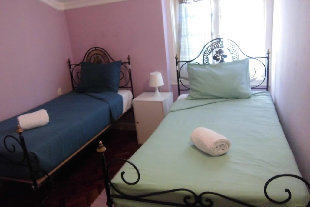 Chambre Lits Jumeaux avec Salle de Bains Commune