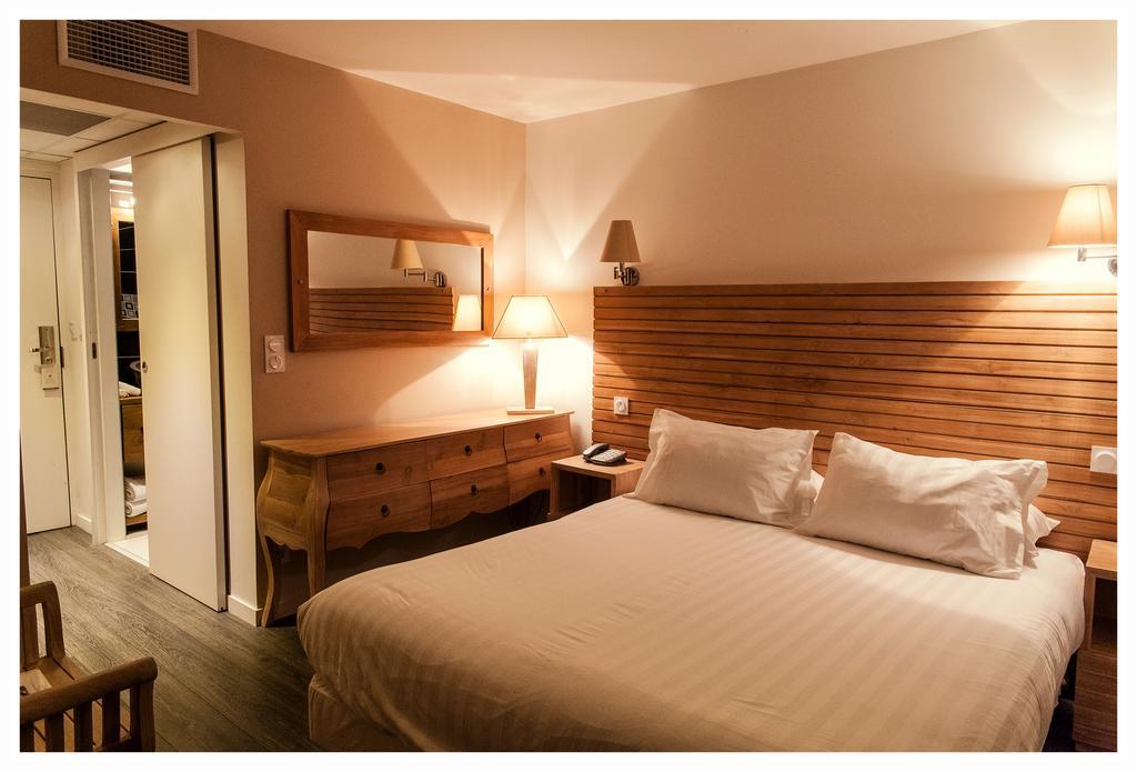 Double or Twin Room Sea View