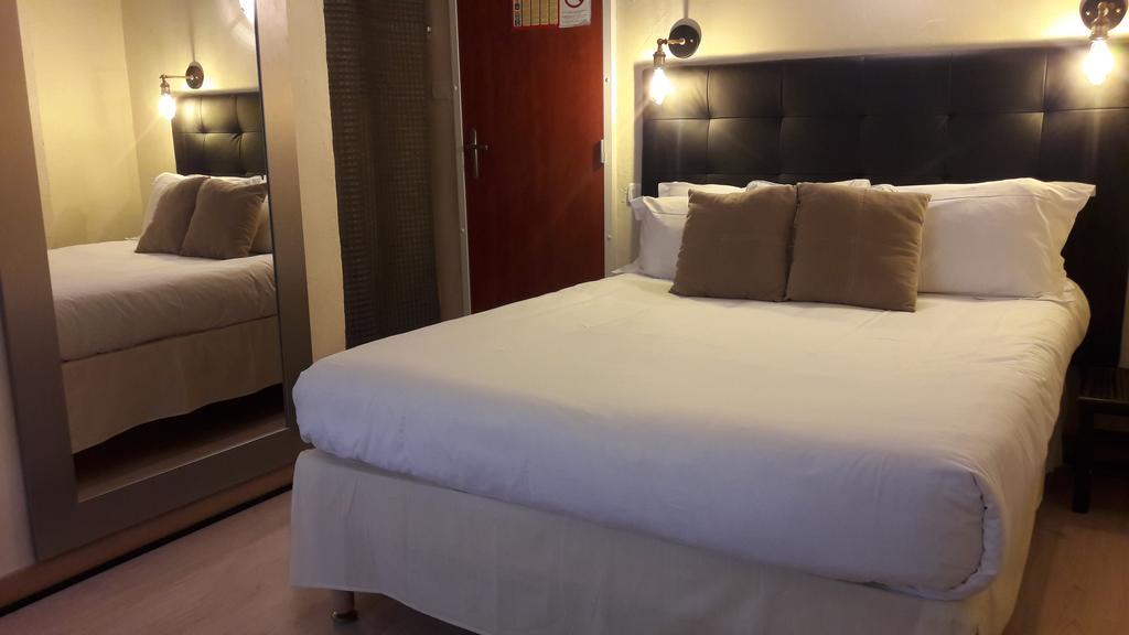 Standard  Room with Air Conditioning,402746832:JPEG