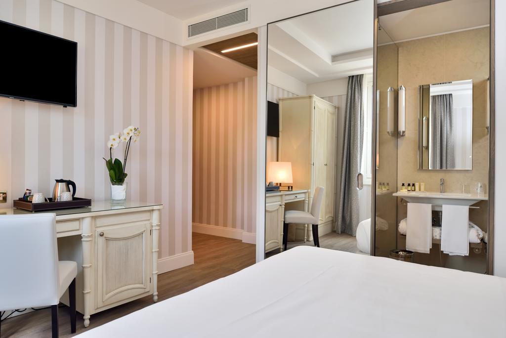 Deluxe Double or Twin Room,402895518:JPEG