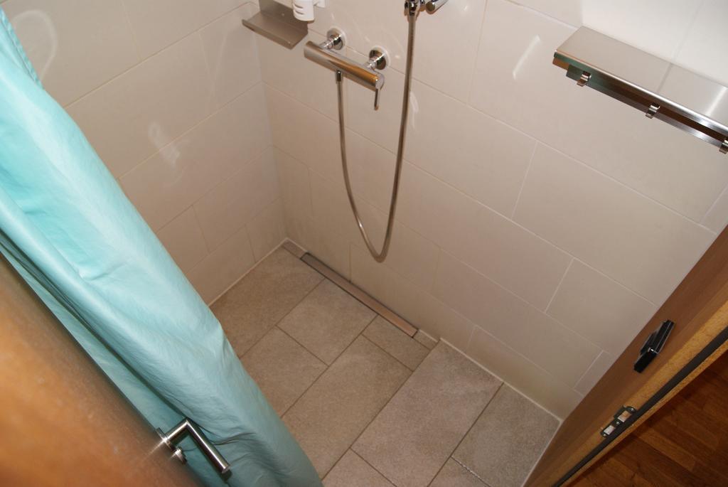 Lit Simple dans Dortoir Mixte de 4 Lits avec Douche