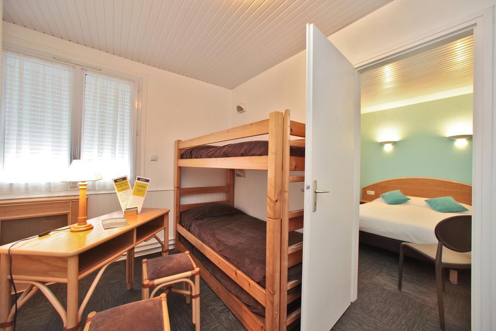 Standard Family Room,645447081:JPEG