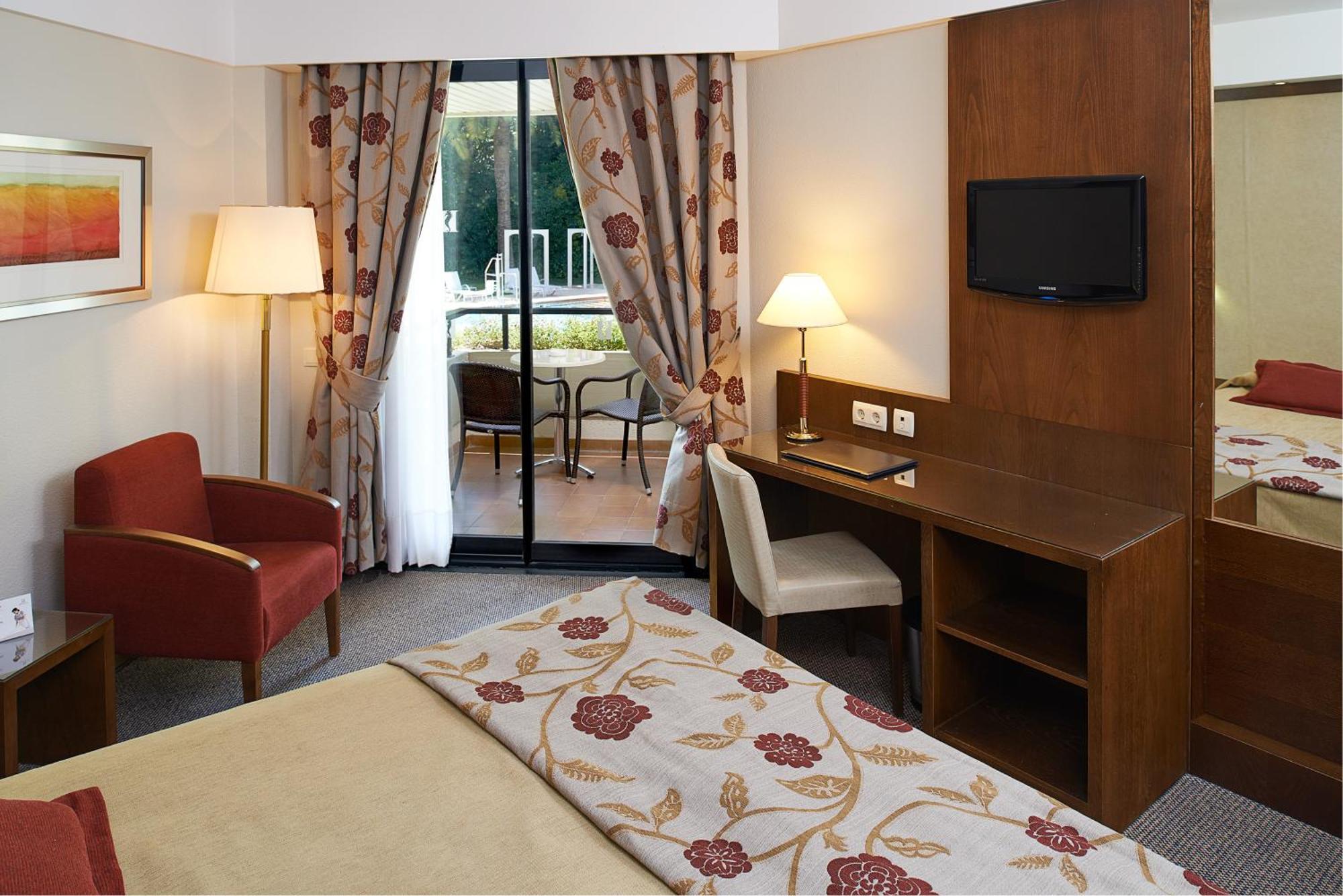 Chambre Lits Jumeaux - Vue sur Piscine (1 Adulte)